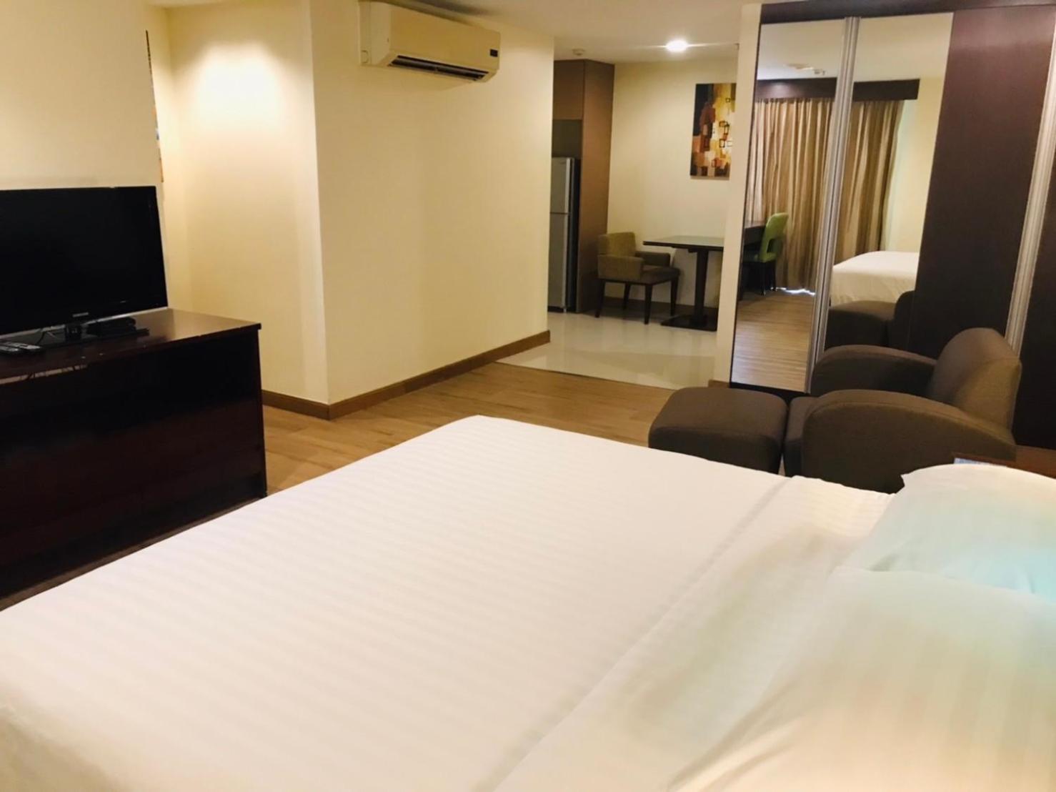 Lohas Residences Sukhumvit 2 Бангкок Номер фото